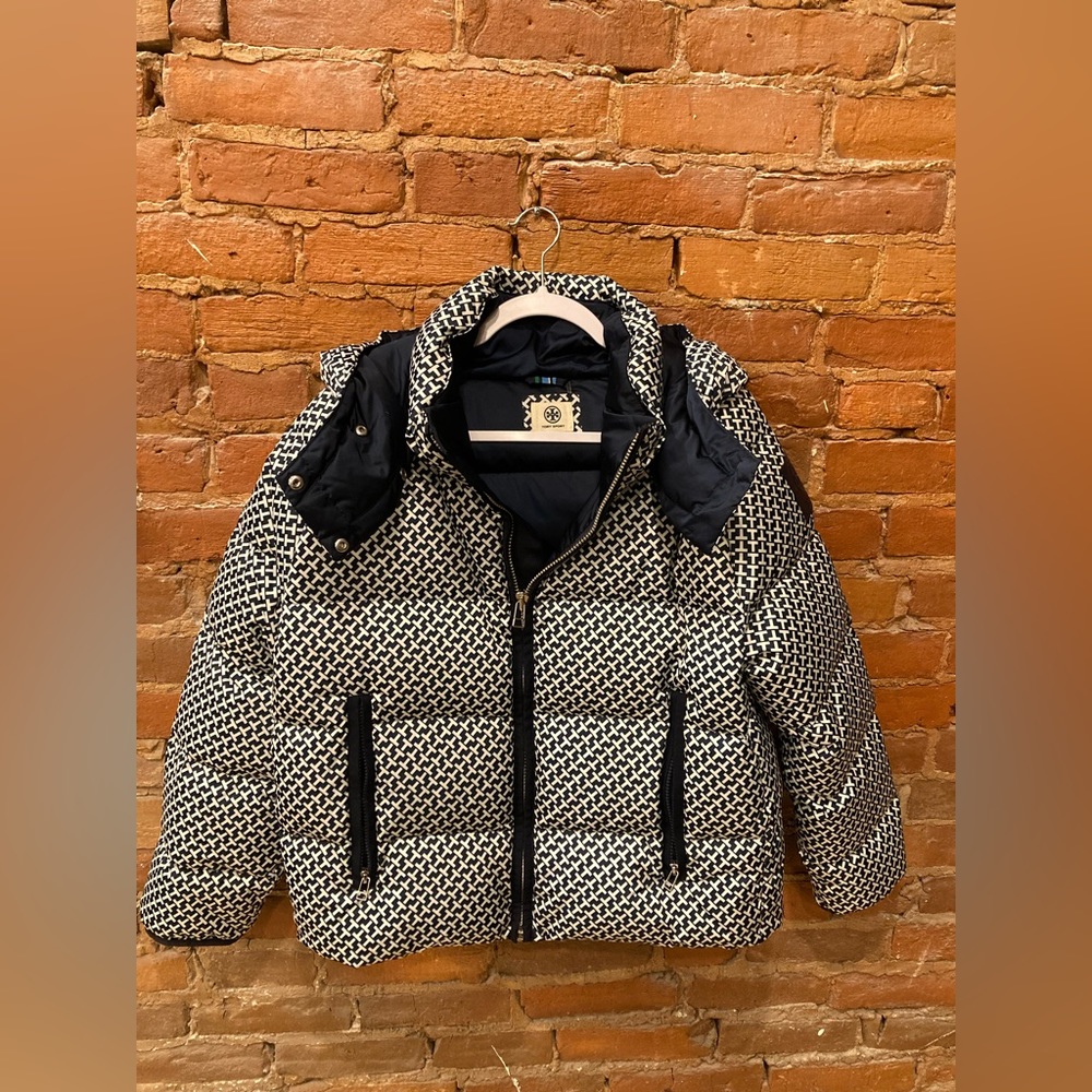 Tory Burch puffer jacket!!! Size small, navy!